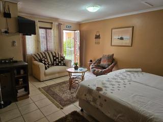 The Shifting Whispering Sands Guesthouse - 1