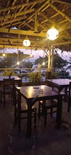 White Surfing Beach Resort - Unawatuna - 7
