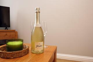 Relaxing 2-Bed Coastal Escape in Port Talbot - 6