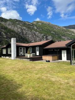 Hus med stor hage - check bilder for dlsc0unt What aPP 45 - 5 0 3!! - - 0