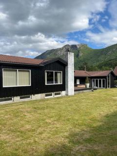 Hus med stor hage - check bilder for dlsc0unt What aPP 45 - 5 0 3!! - - 1