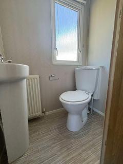 Lapwing 26, California Cliffs, Parkdean, Sleeps Eight, Free Wi-Fi, Pet Friendly, Bed Linen and Towels Included - Great Yarmouth - 2