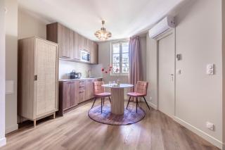 Sweett - Villiers - París - 2