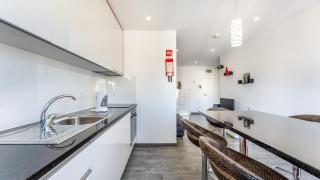 Red Velvet 1 BDR Flat With Balcony by LovelyStay - 1