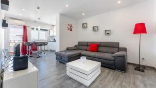 Red Velvet 1 BDR Flat With Balcony by LovelyStay - Portimão - 0