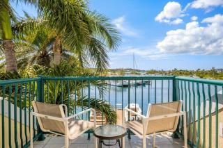 Exquisite Yacht Club Townhome - The Bight Settlements - 0