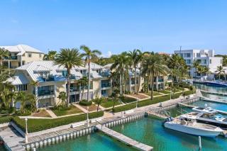 Exquisite Yacht Club Townhome - The Bight Settlements - 2