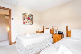 Mont Tremblant Bliss - Luxury Ski-Golf Retreat by Instant Suites - 1