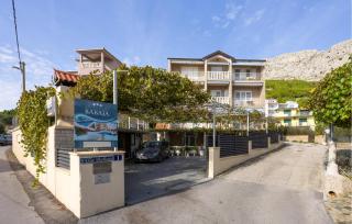 2 Bedroom Awesome Apartment In Dugi Rat - 2