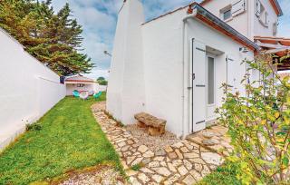3 Bedroom Stunning Home In L'épine - 1