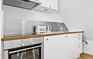 Awesome Apartment In Svaneke - 3