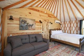 Yurt Overlook #02 with AC and Private Bath King Suite - 1