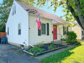 Housepitality - The OSU Hideaway - 4 BR 5 min from OSU Grandview - Columbus - 1