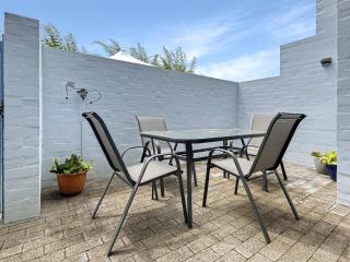 3-Bed with Alfresco Dining & Pool in Batemans Bay - Batemans Bay - 2