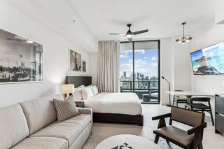 Lux 48th Floor Condo, Water views, Pool, Gym and Spa - Miami - 1