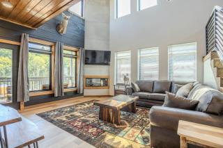 Family Cabin with Pool - Gym - Hot Tub - Game Room - 8
