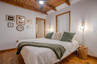 Blue Jay - Mountain View Cabin - 5 mi to Town - 9