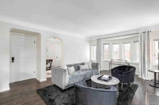 Grosse Pointe 3 bed upper flat - 8