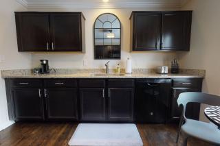 Grosse Pointe 3 bed upper flat - 3
