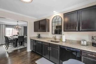 Grosse Pointe 3 bed upper flat - 2