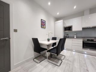 Modern 2BR London Apt Near Tube - Londra - 0