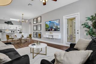 Elegant Getaway Windsor Hills Condo w Water Park - 7