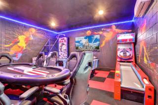 Unforgettable Gatherings: Lake View Luxury Home - 5