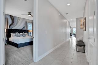 Unforgettable Gatherings: Lake View Luxury Home - Kissimmee - 1
