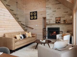 Le Montagnia escape to Tremblant with hot tub - 2