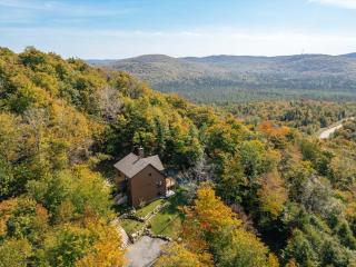 Le Montagnia escape to Tremblant with hot tub - 8