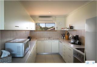 Absolute Beachfront Port Elliot Unit1 14 Merrilli Plc - No Linen Included - 3