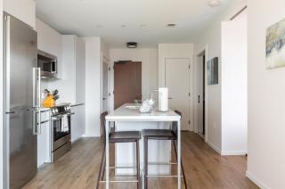 Lux Apt Downtown with Pool - 5