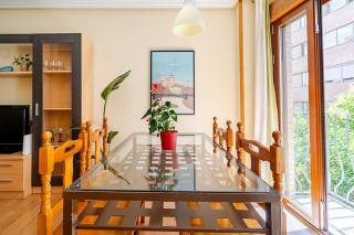 Silencioso, bien situado y luz natural - 8