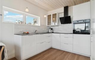 2 Bedroom Nice Apartment In Allinge - Allinge - 6