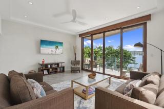 5-BD Beachfront, Ocean-View Hillside Home - 2