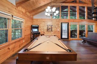 Couples Cabin In Gatlinburg - 3 Miles To Downtown - 4