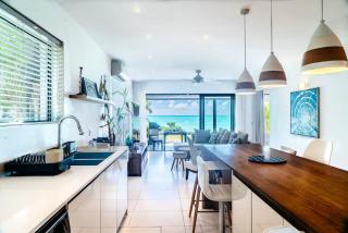 Aroma Beach - Luxury Beachfront Apartment - 4