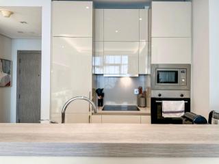 Homey Upgraded 1BDR apartment Th8 w Beach Access - Dubai - 7