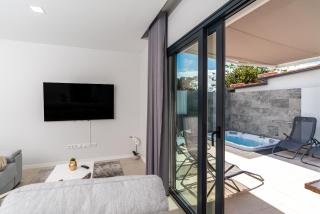 Star House -Jacuzzi & Aircon - Calheta - 5