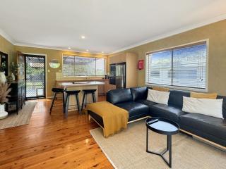 Pet-Friendly 2-Bed Beach House with Garden & BBQ - Surf Beach - 5