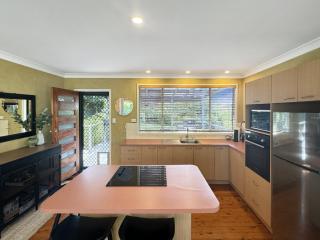 Pet-Friendly 2-Bed Beach House with Garden & BBQ - Surf Beach - 4