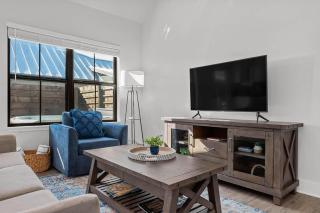 Eagle's Landing - Couples getaway with Hot Tub - Fredericksburg - 4