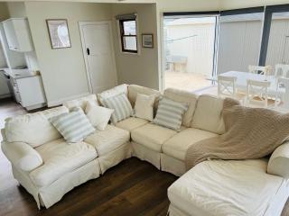 Saltwater Bungalow - WiFi - 5
