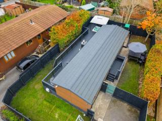York Family Luxury Cabin with hot tub - York - 3