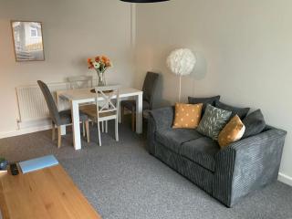 Light and airy cosy bungalow - - 6