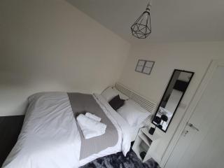 Private Room & En-Suite Bathroom - Long Term Stays & Contractors Welcomed - 0