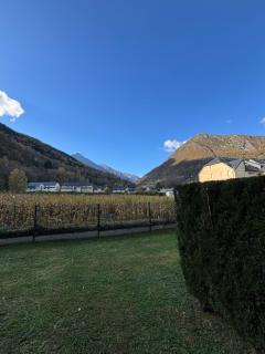 HOUNTANET appart 5 personnes vue montagne avec jardin - 1