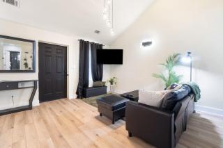 The Lantana Leisure - A Lavish Central Vibe - 2