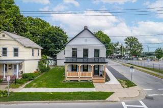 Charming Newly Renovated House Next Door to Track - Saratoga Springs - 4