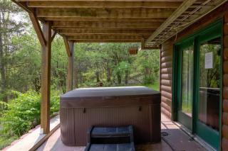 Cozy Athens Cabin on the Lake with Hot Tub & Backyard - Athens - 7